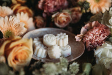 Load image into Gallery viewer, May Bells - Botanical Wax Melts

